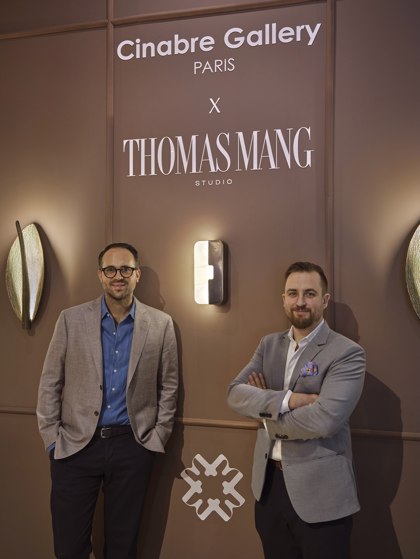 Star-Architekt Thomas Mang und Cinabre Gallery CEO Arthur Augerot mit Design-Leuchte LIAISON